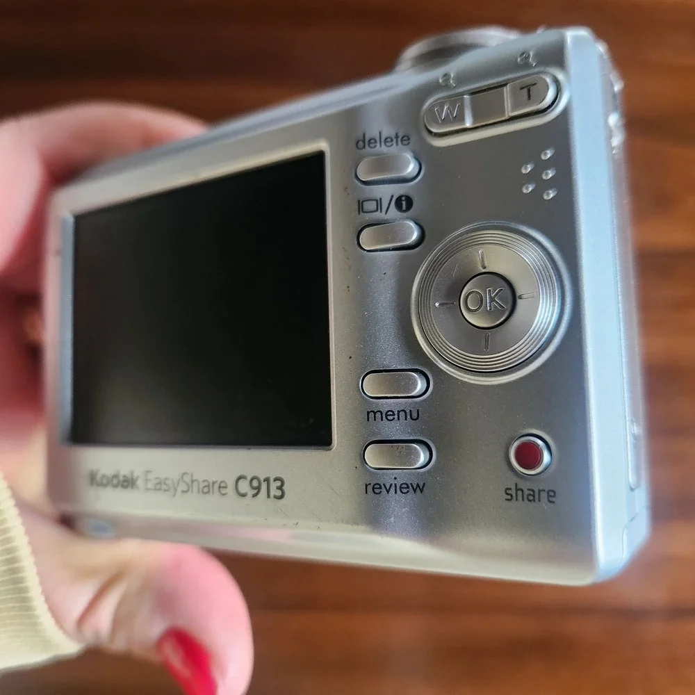 Kodak EasyShare C913 Digital Camera 9.2MP, 3X Optical Zoom, Silver. Read